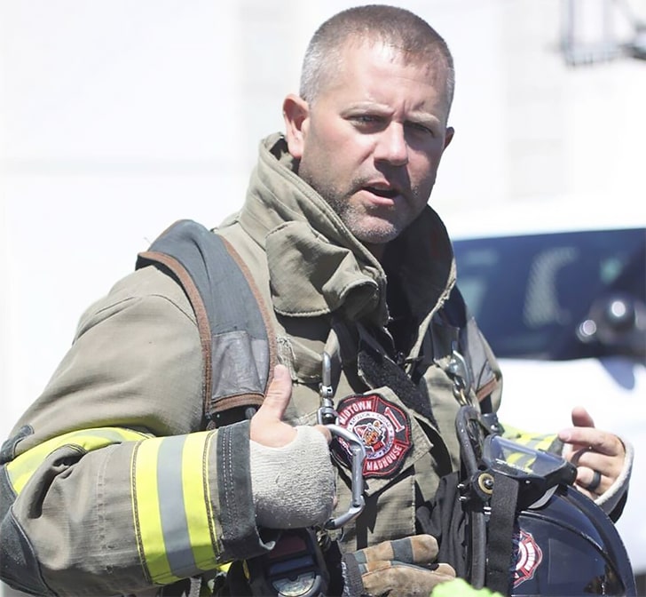 a-south-carolina-firefighter-answered-a-911-call-and-ended-up-doing-the