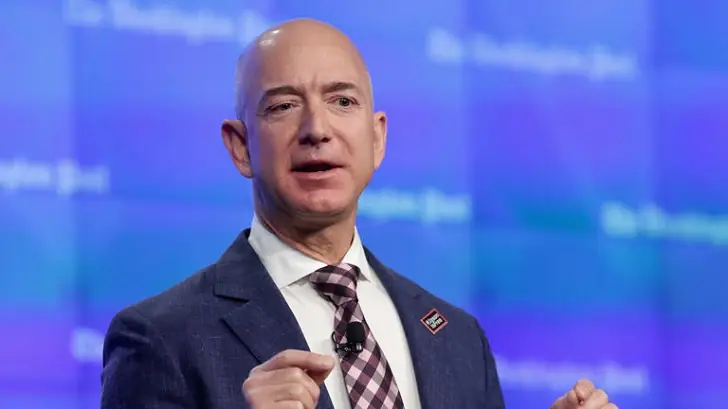 Why the Jeff Bezos yacht is popular?