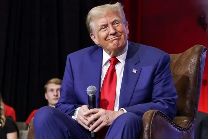 Donald Trump criticizes hydrogen cars.
