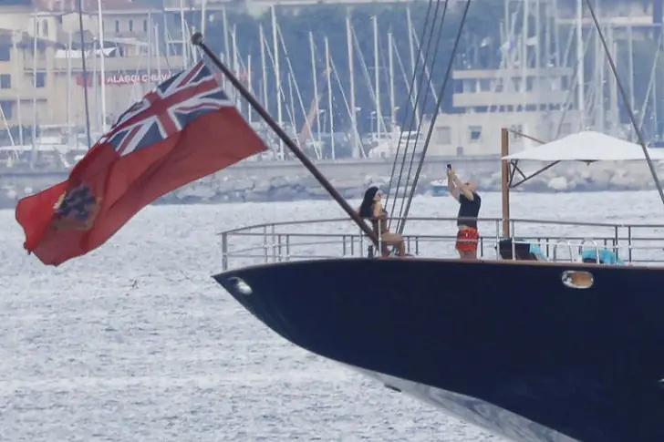 Why the Jeff Bezos yacht is popular?