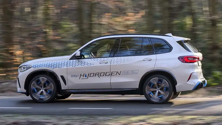 Donald Trump criticizes hydrogen cars.
