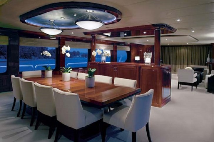 tiger woods yacht inside