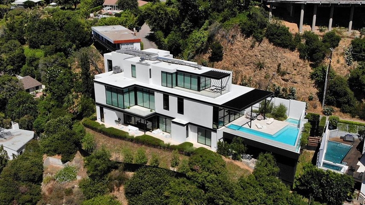 Ariana Grande Buys Ultra-Modern Hollywood Hills Mansion - Cars and Yachts